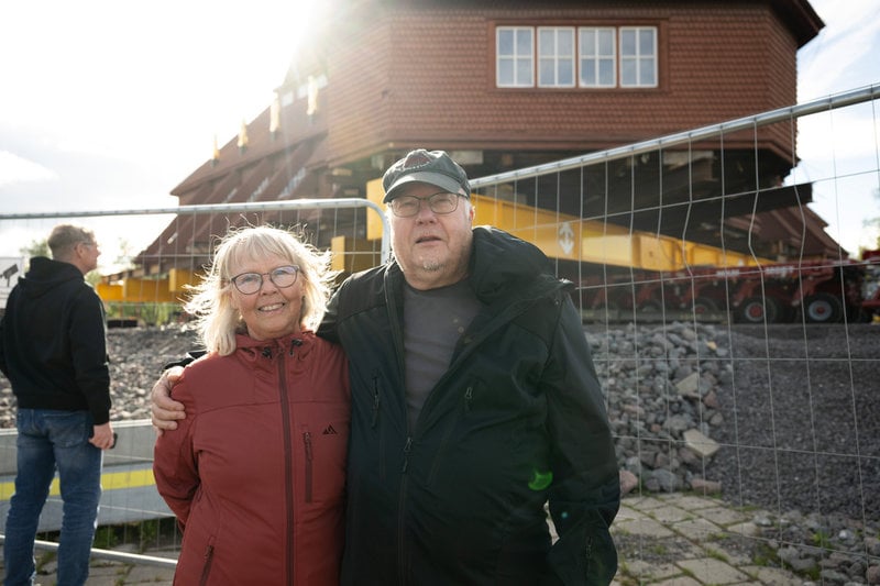 Eva-Karin Nilsson och Dan Nilsson har rest från Linköping för att följa flytten av Kiruna kyrka under tisdag och onsdag.
