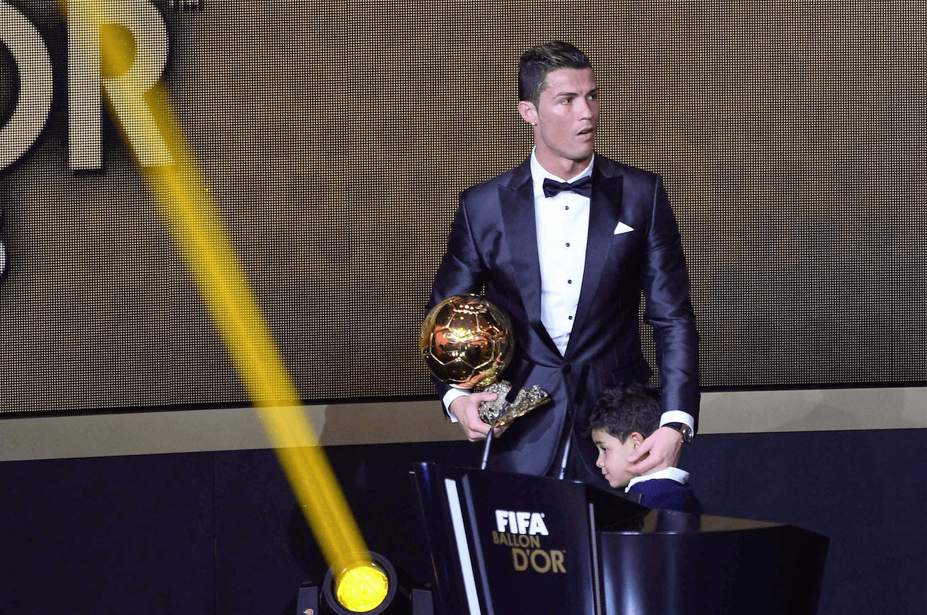 Cristiano Ronaldo. En av världens bästa fotbollsspelare genom tiderna som också verkar vara en supersnäll kille. Han skulle lära dig att jobba hårt, donera blod ibland, äta bra och att satsa på det du älskar. Cristiano Ronaldo. En av världens bästa fotbollsspelare genom tiderna som också verkar vara en supersnäll kille. Han skulle lära dig att jobba hårt, donera blod ibland, äta bra och att satsa på det du älskar.