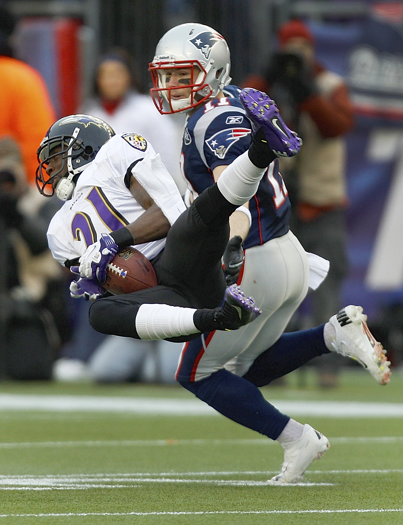Lardarius Webb fångade en av de två interceptions som den legendariske quartbacken Tom Brady osedvanligt slängde iväg. Matchen i sig slutade 23-20 i Patriots fördel, vilket innebär att Brady nu har chansen att plocka hem sin fjärde Super Bowl. Lardarius Webb fångade en av de två interceptions som den legendariske quartbacken Tom Brady osedvanligt slängde iväg. Matchen i sig slutade 23-20 i Patriots fördel, vilket innebär att Brady nu har chansen att plocka hem sin fjärde Super Bowl.