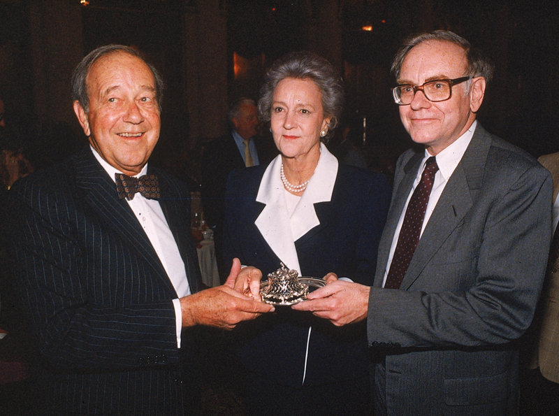 Warren Buffett till höger 1987. Foto: Mario Cabrera/AP/TT Warren Buffett till höger 1987. Foto: Mario Cabrera/AP/TT