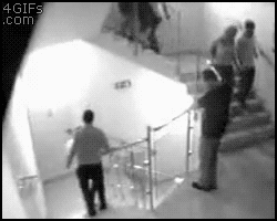 Kom ihåg: Inga akrobatiska konster i trapphuset. Kom ihåg: Inga akrobatiska konster i trapphuset.
