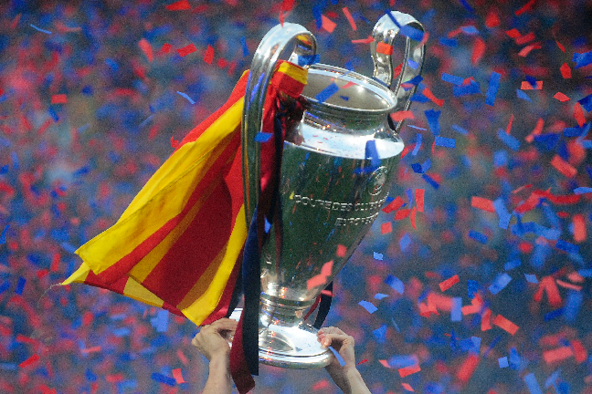 Champions League-pokalen, världens kanske mest åtrådda trofé inom klubblagsfotbollen. Frågan är nu vem som får lyfta den i maj 2012?