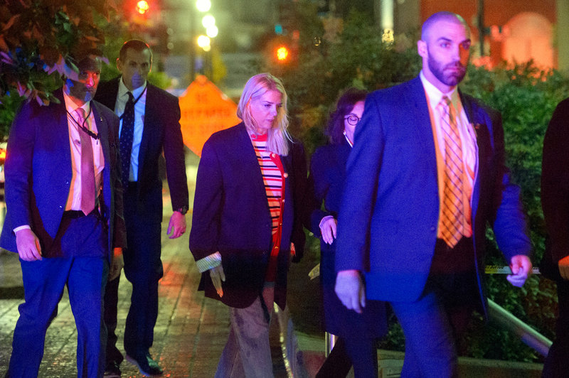 USA:s justitieminister Pam Bondi vid Judiska museet i Washington DC, där en dödsskjutning ägt rum.