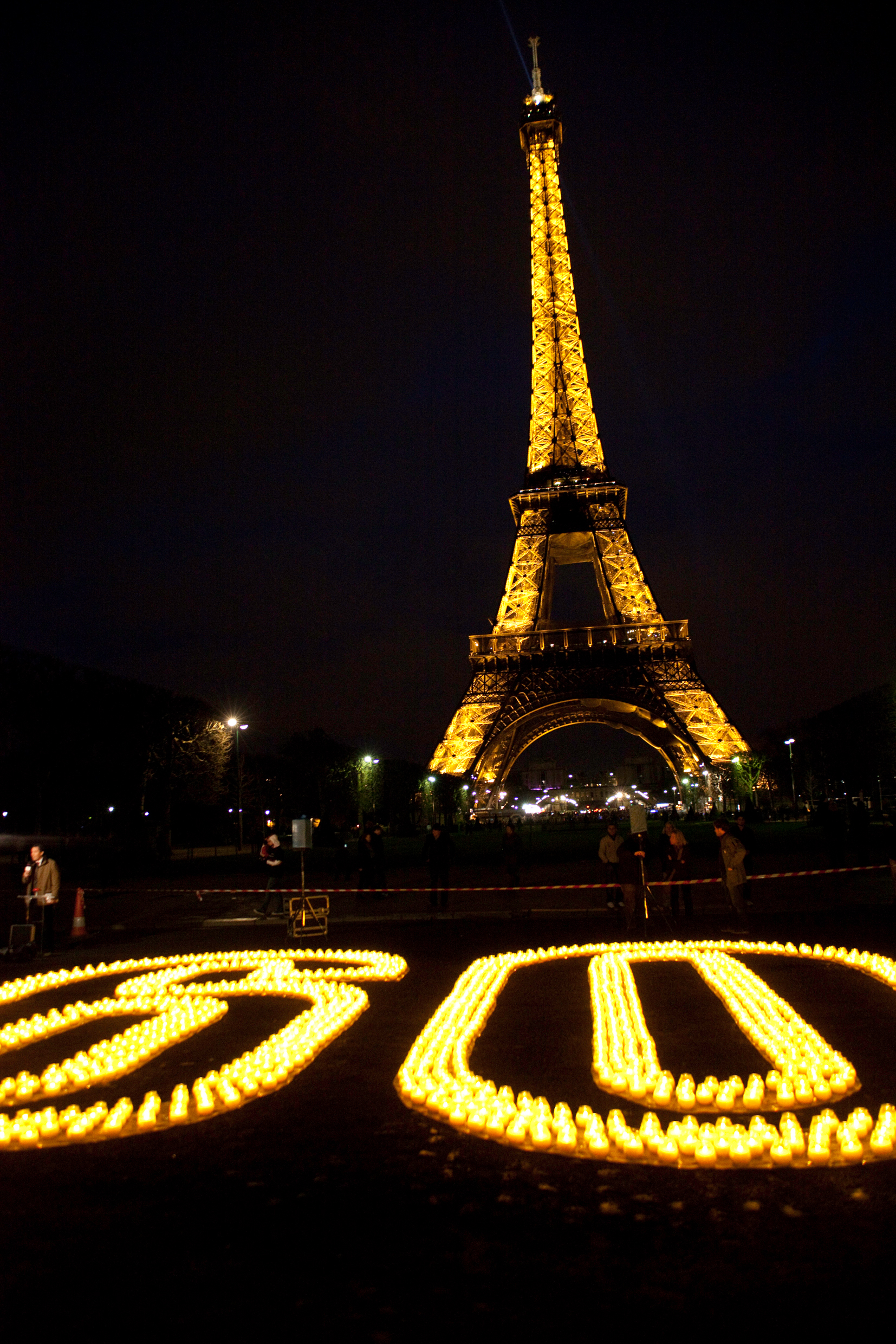 Eiffeltornet i Paris brukar fira Earth Hour.