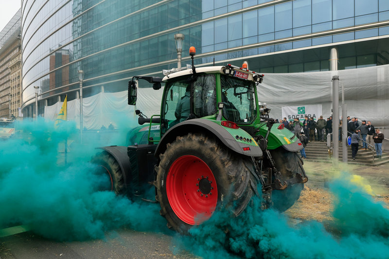 Demonstrerande bönder i Bryssel under ett EU-toppmöte 2024. Arkivfoto.
