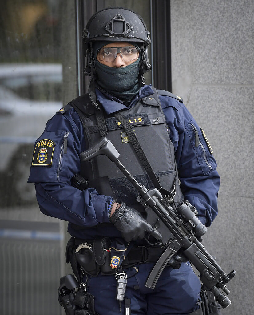 Polisen har hyllats för sin insats. Polisen har hyllats för sin insats.