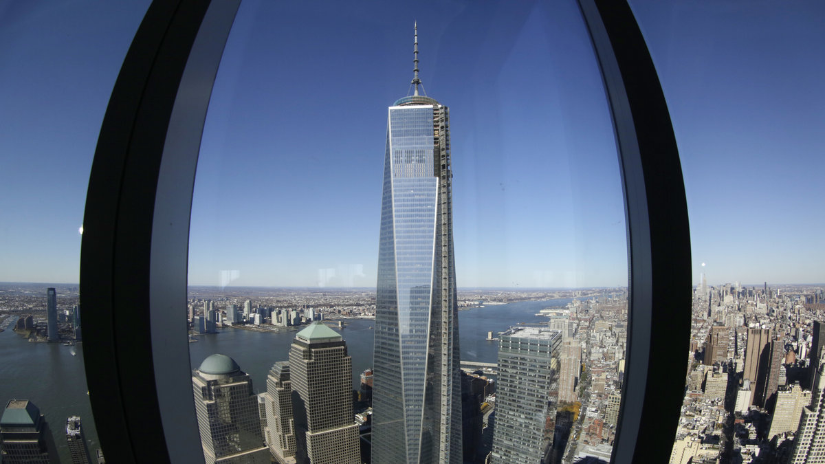 I november invigdes skyskrapan One World Trade Center. Den är 541 meter hög med 104 våningar vilket gör den till den högsta byggnaden på västra halvklotet.