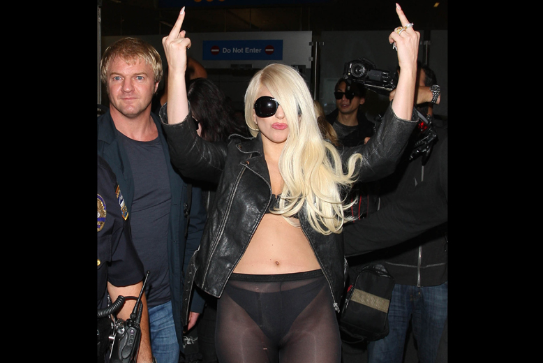 Lady Gaga pekar fuck you till alla som orkar se.