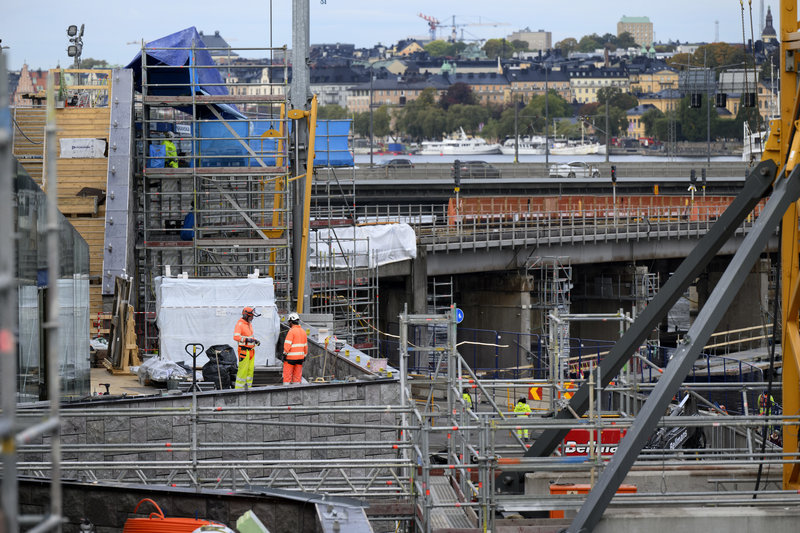 Byggsektorn väntas behöva folk kommande år. Foto: Jessica Gow / TT Byggsektorn väntas behöva folk kommande år. Foto: Jessica Gow / TT