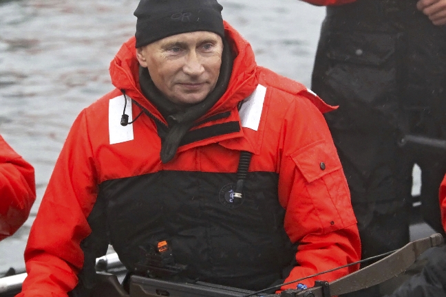 Vladimir med armborst i handen...