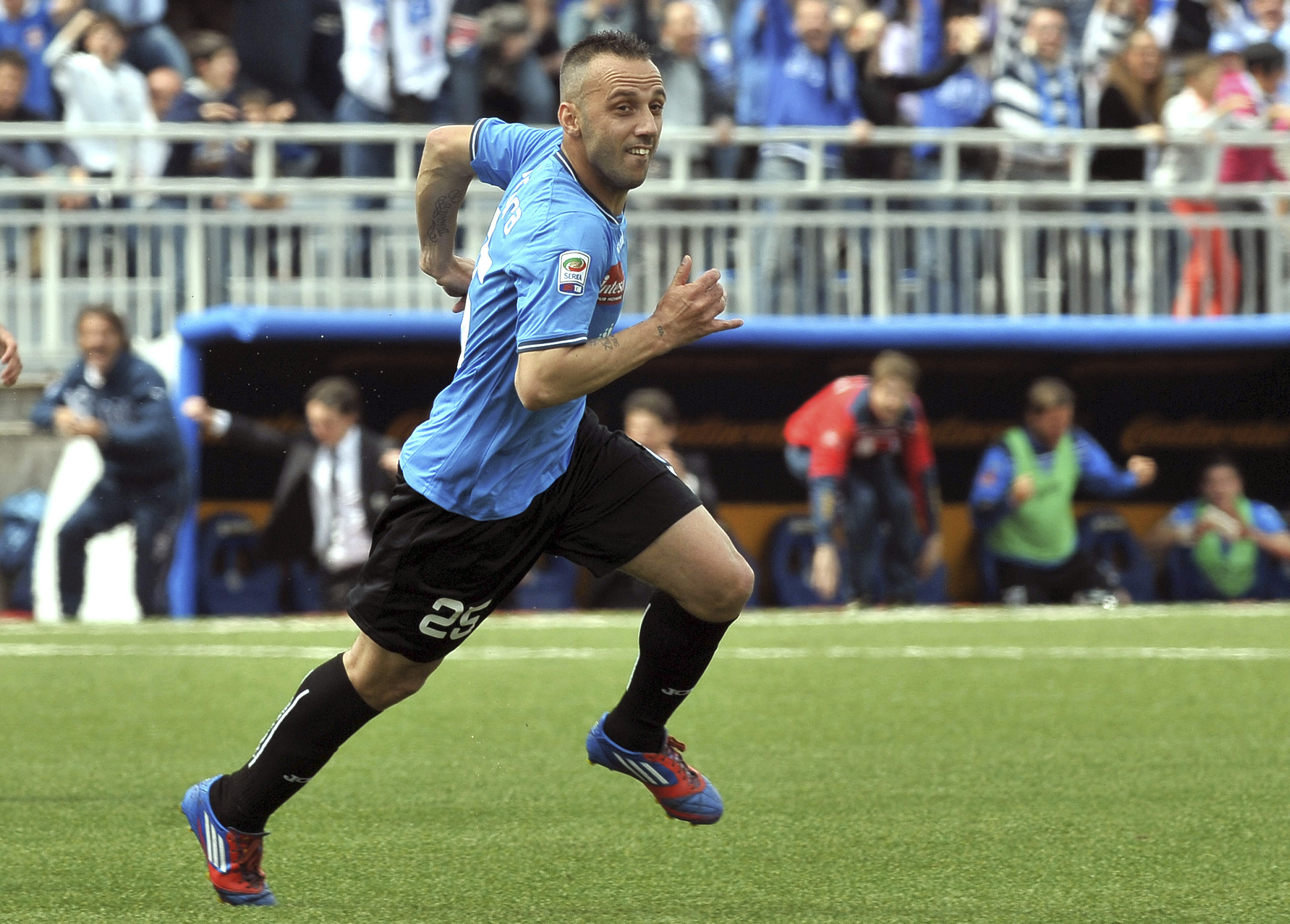 Lazio är bara två poäng bakom Napoli och Udinese på Champions League-platserna i Serie A. Lazio är bara två poäng bakom Napoli och Udinese på Champions League-platserna i Serie A.
