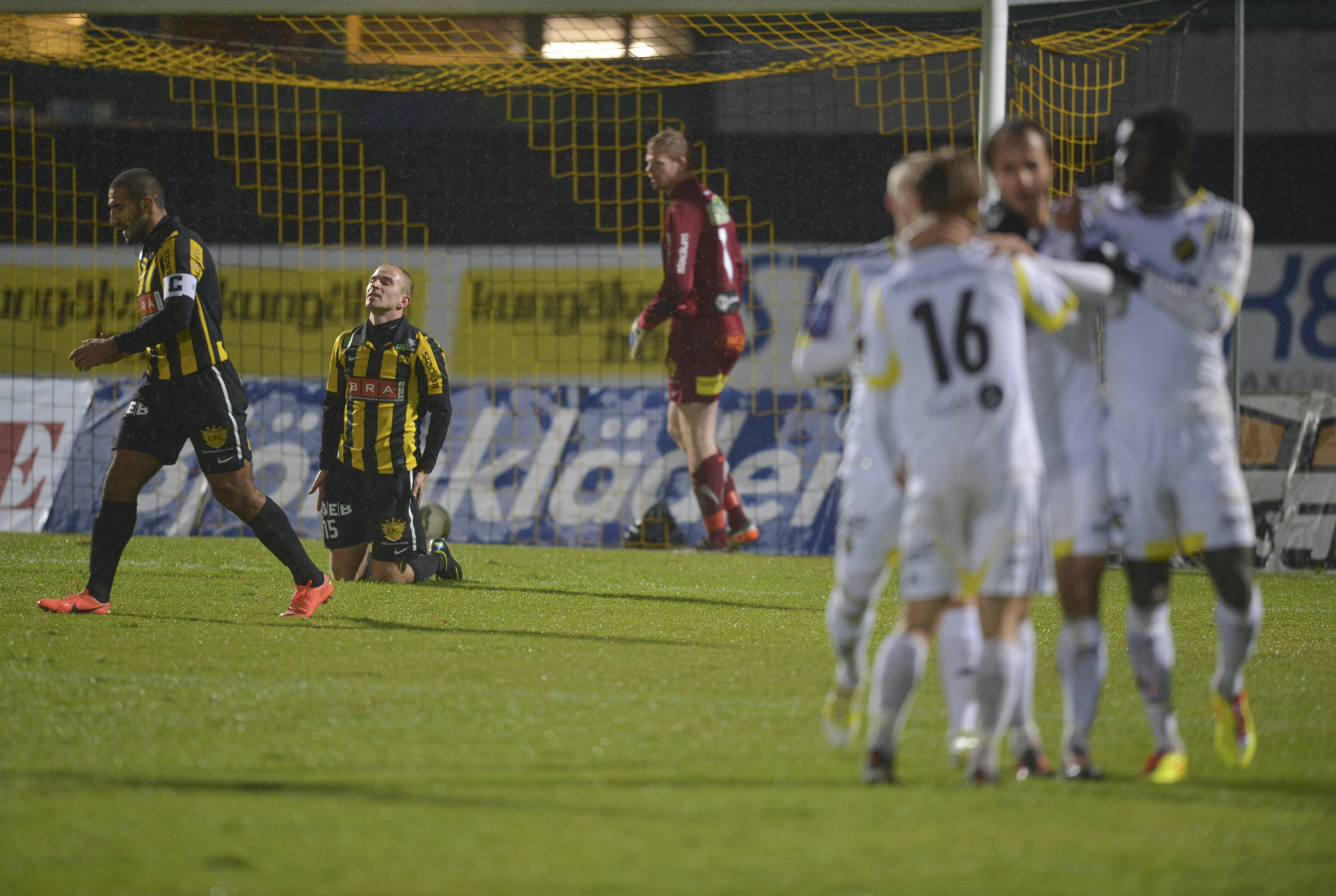 Häcken-spelare deppar efter AIK:s 1-1-mål. Häcken-spelare deppar efter AIK:s 1-1-mål.