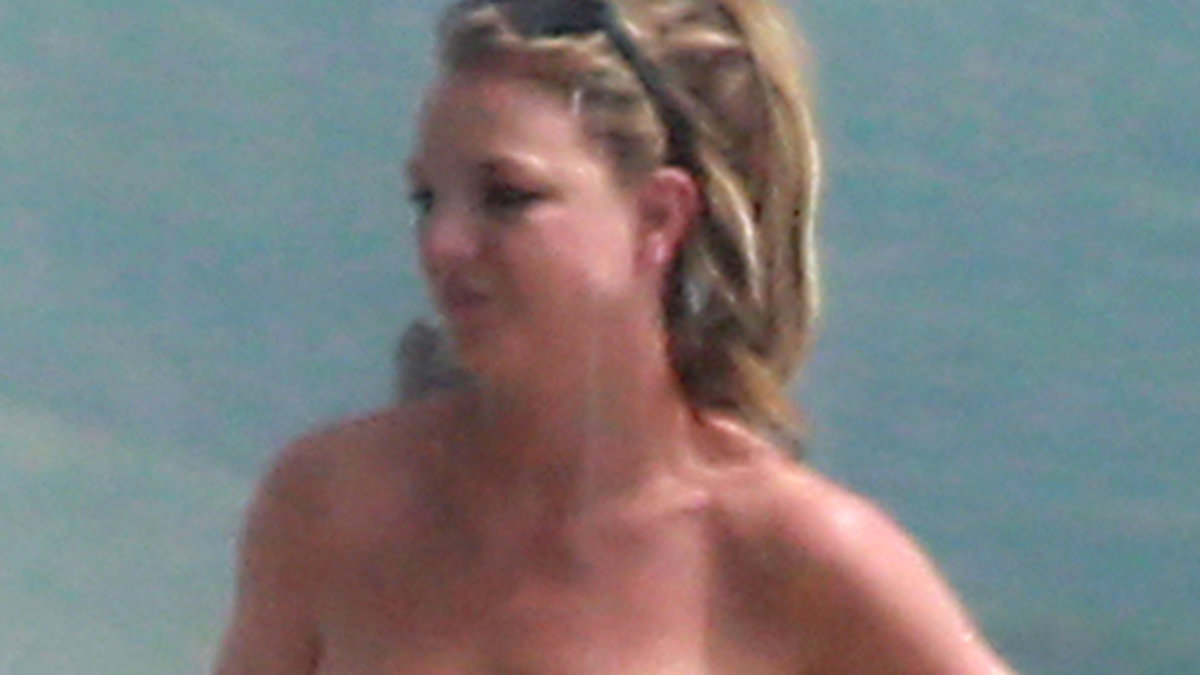Britney Spears i snygg bikini i måndags. 