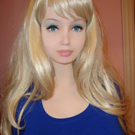 16-åriga Lolita är en mänsklig Barbie-docka