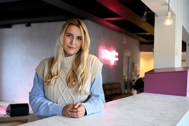 Iana Kovalova var med i svenska 'Idol' 2019 men återvände sedan till Ukraina. Nu är hon tillbaka i Sverige på ett arbetsstipendium hon har fått via Musikcentrum Öst.