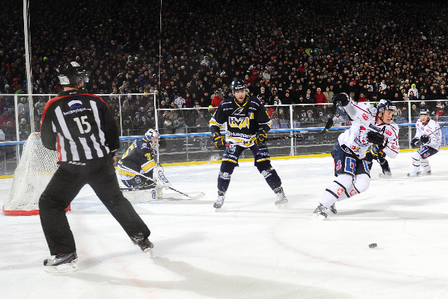 Linköping vann över HV71 efter att Carl Söderberg avgjort med ett sent mål.
