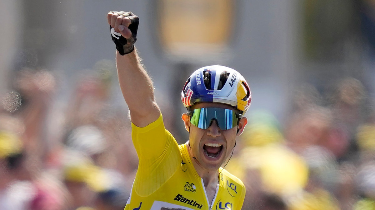 Belgaren Wout van Aert jublar efter sin första etappseger i årets Tour de France.