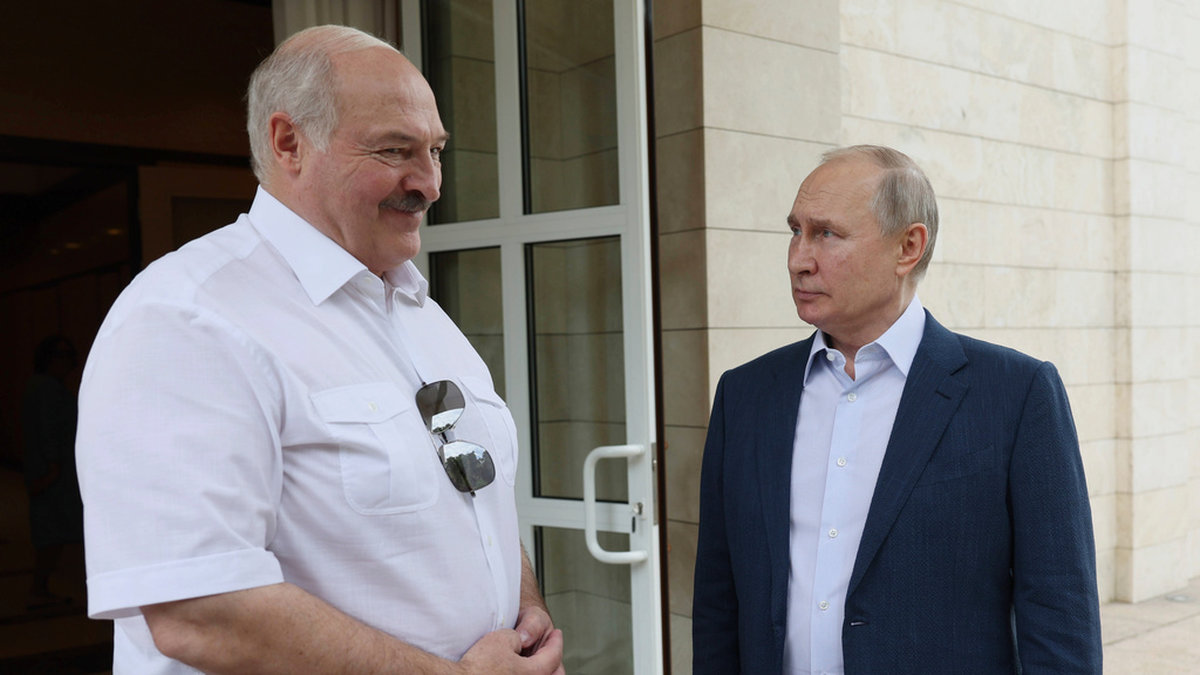 Belarus ledare Aleksandr Lukasjenko och ryske presidenten Vladimir Putin vid ett möte den 9 juni i Sotji.
