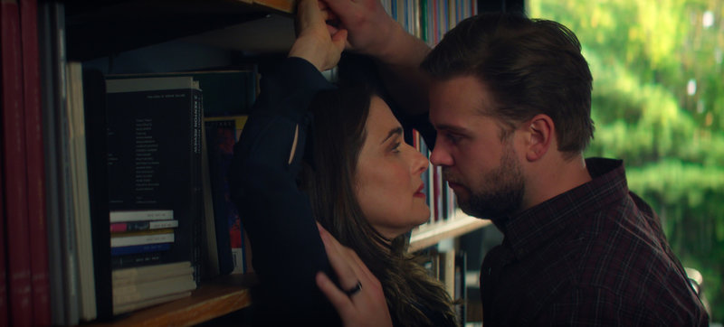 Rachel Weisz flirtar med Leo Woodall i "Vladimir".