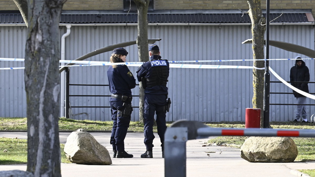 Hovrätten fastställer i stora delar tingsrättens dom mot fyra män som knivdödade en man och skadade en annan på Koppargården i Landskrona den 2 april i fjol. Arkivbild.