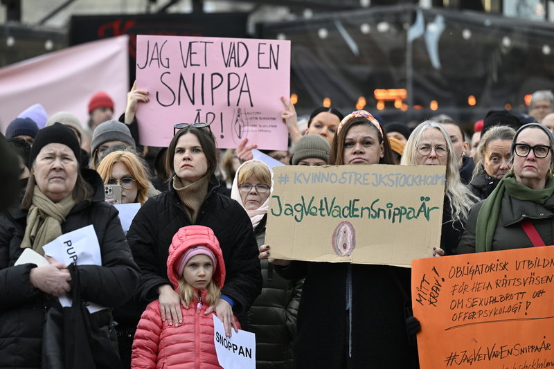Det skanderades inga slagord under demonstrationen, men de allra flesta bar på plakat eller lappar.