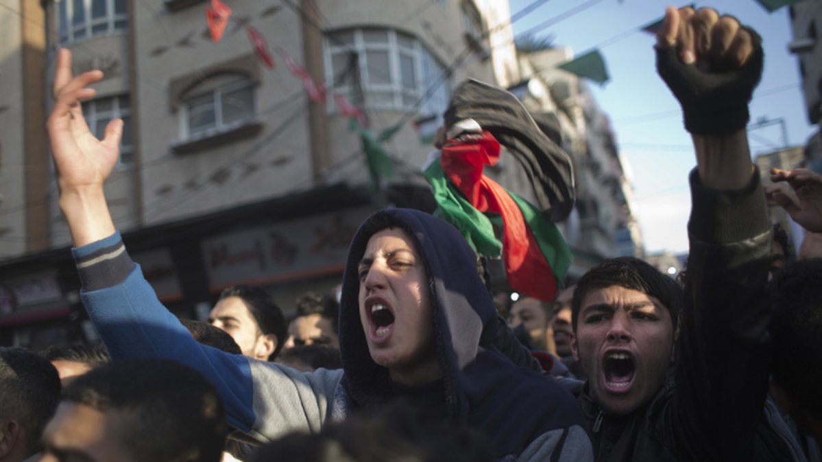 Protester mot palestinska regeringen i Gaza.
