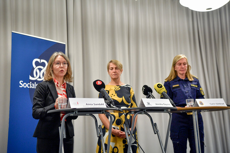 Anna Sandahl, ekonomi- och planeringsdirektör vid Sis, Annika Öquist, enhetschef vid Socialstyrelsen och polismästare Carin Götblad, under måndagens pressträff.