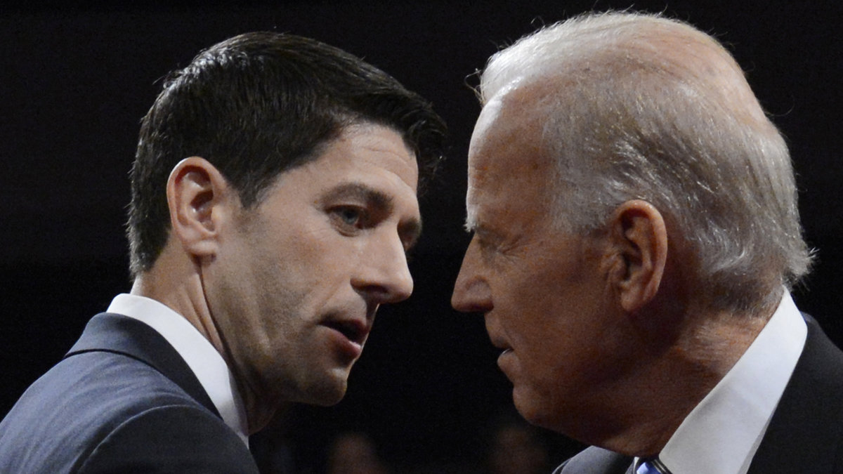 I natt drabbade vicepresidentkandidaterna samman. Paul Ryan (till vänster) och Joe Biden (till höger).
