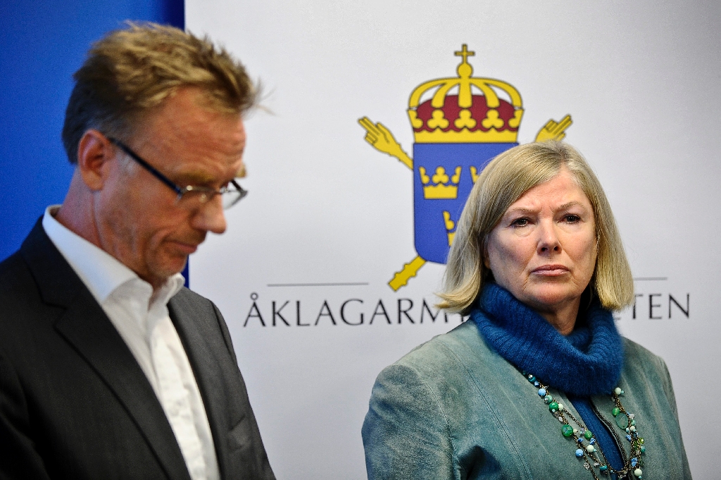 Kammaråklagare Björn Frithiof och chefsåklagare Tora Holst i samband med 17 medlemmar ur Södertäljenätverket åtalades.
