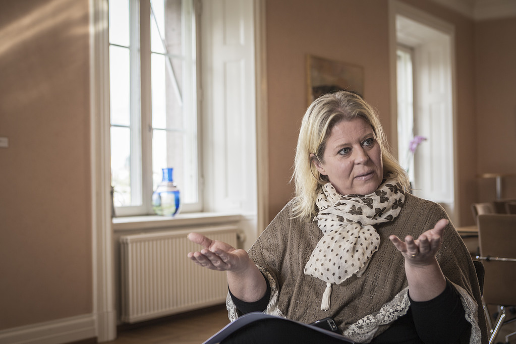 Camilla Waltersson Grönvall (M) vill se att regeringen snabbare inför åtgärder som hindrar alla möjligheter till fusk. 