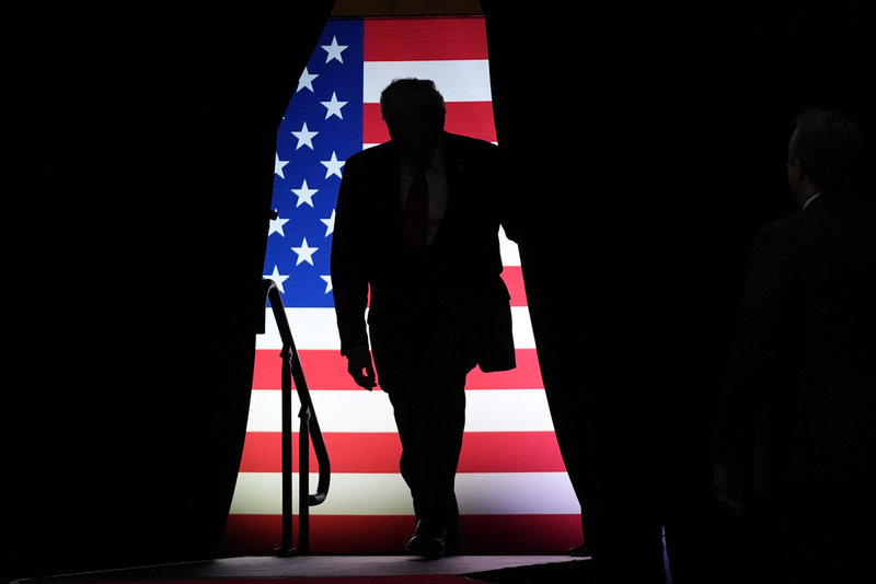 USA:s president Donald Trump, fotograferad vid ankomsten till ett kampanjmöte i Pennsylvania kort före valet i höstas.