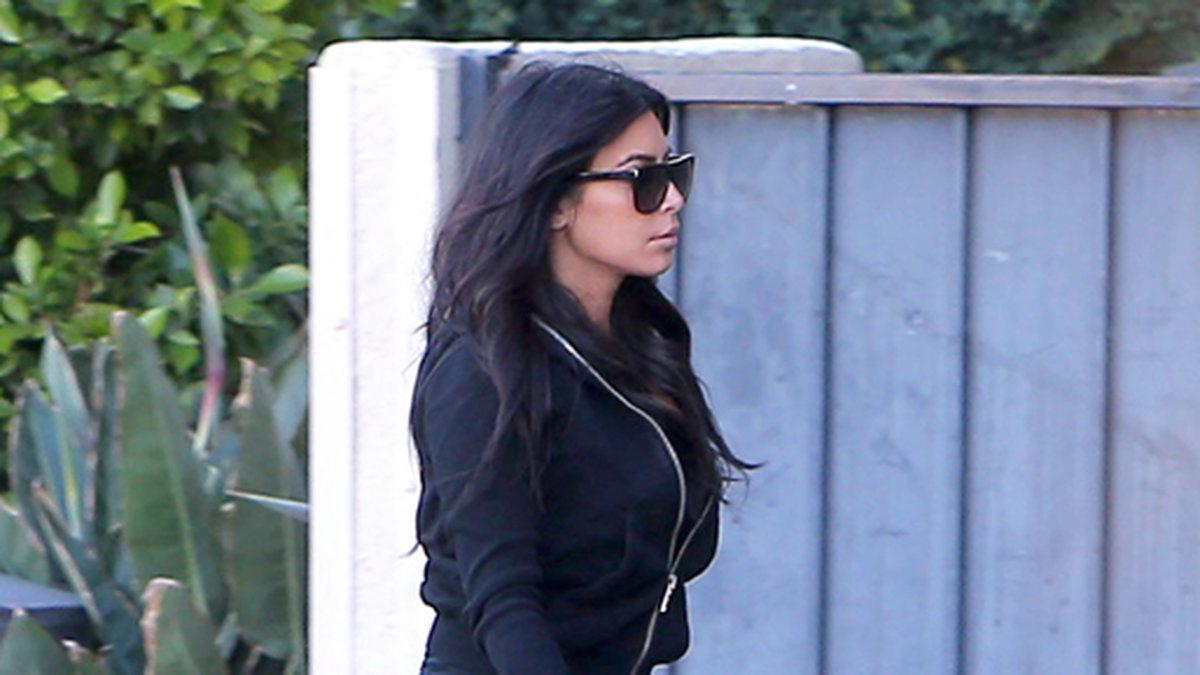 Kim Kardashian på väg till gymmet. 