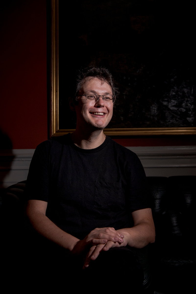 Ilya Kaminsky talar gärna om poesi men tycker att dikten talar bäst för sig själv.