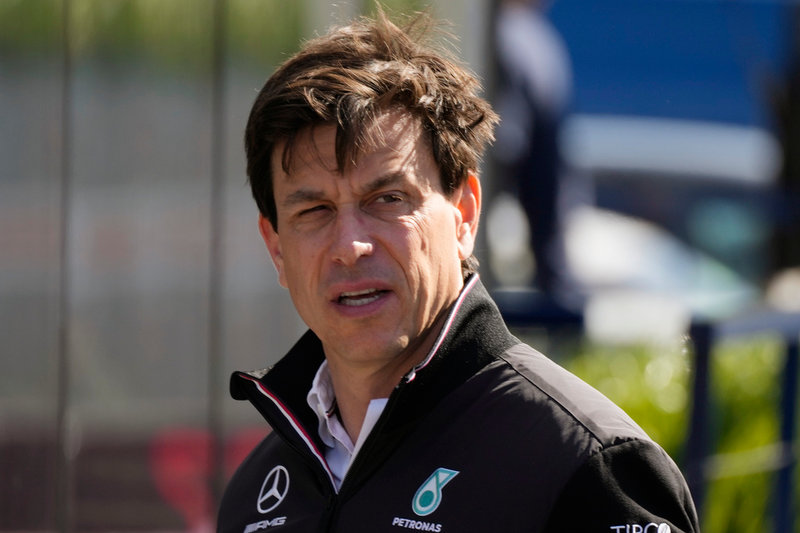 Mercedes stallchef Toto Wolff ber Lewis Hamilton om ursäkt.