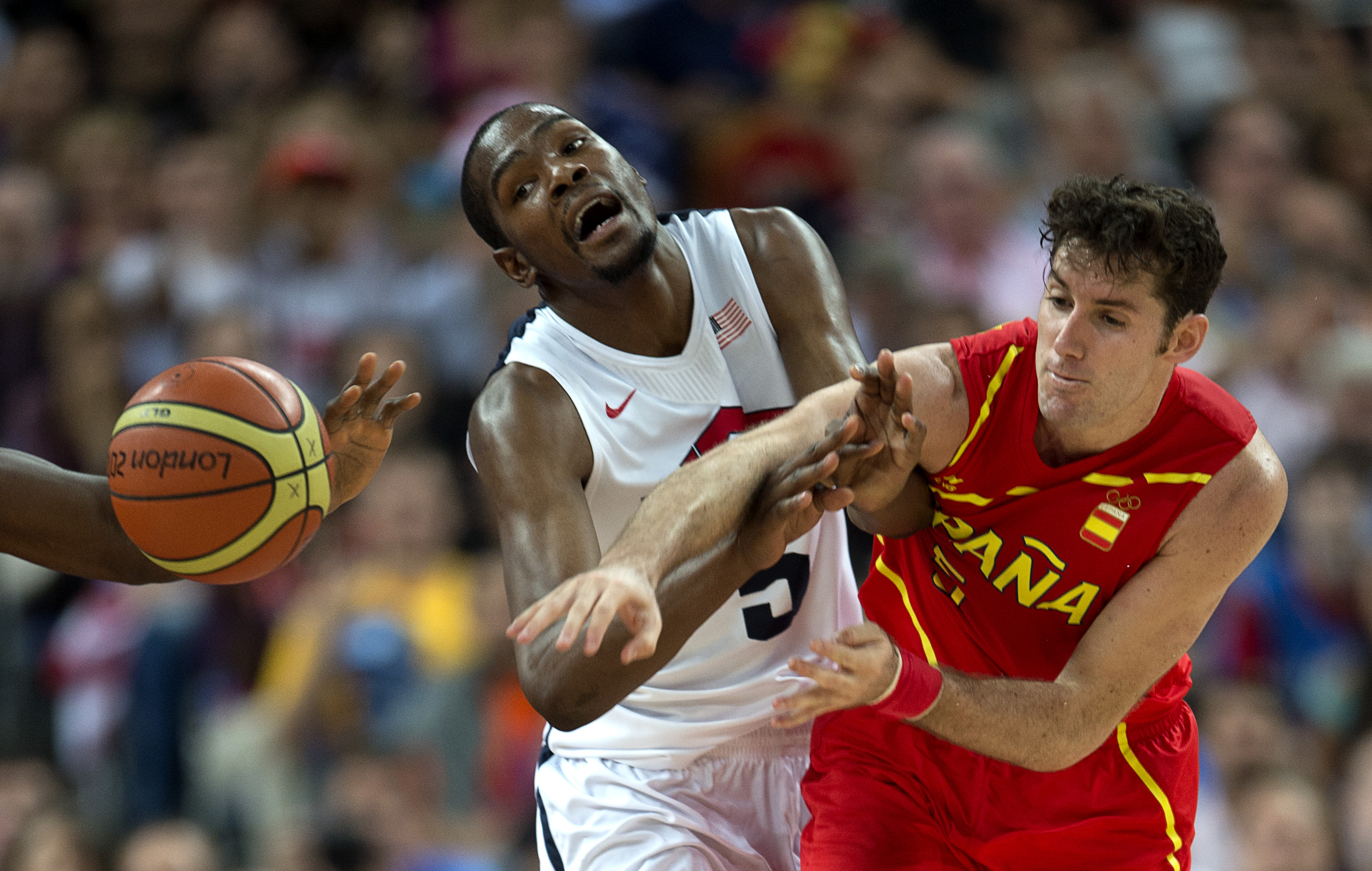 7. Nummer sju på listan är Kevin Durant med en lön på 445 miljoner kronor. 7. Nummer sju på listan är Kevin Durant med en lön på 445 miljoner kronor.