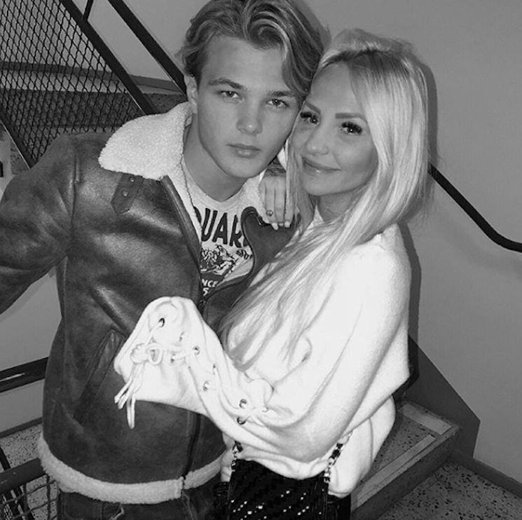 Paow och Lance gjorde slut och raderade alla bilder på varandra. Paow och Lance gjorde slut och raderade alla bilder på varandra.