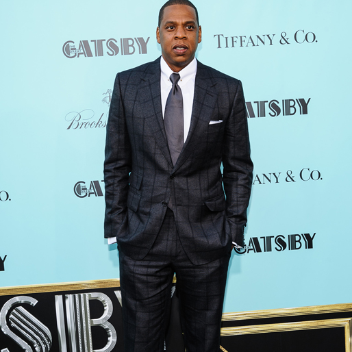 Jay-Z älskar att glänsa på röda mattan i snygga kostymer. Oftast bär han kläder från Tom Ford, och varje kostym kostar upp mot 50 000 kronor. Jay-Z älskar att glänsa på röda mattan i snygga kostymer. Oftast bär han kläder från Tom Ford, och varje kostym kostar upp mot 50 000 kronor.