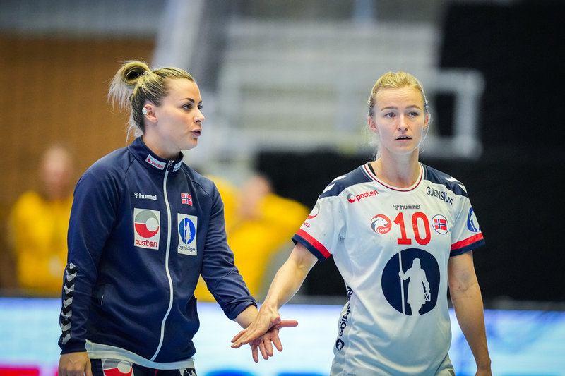Norges Nora Mørk och Stine Bredal Oftedal är två av mästerskapets största stjärnor. Arkivbild.