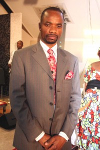 Pastor Jean Kabuidibuidi utvisades i natt till Kongo.