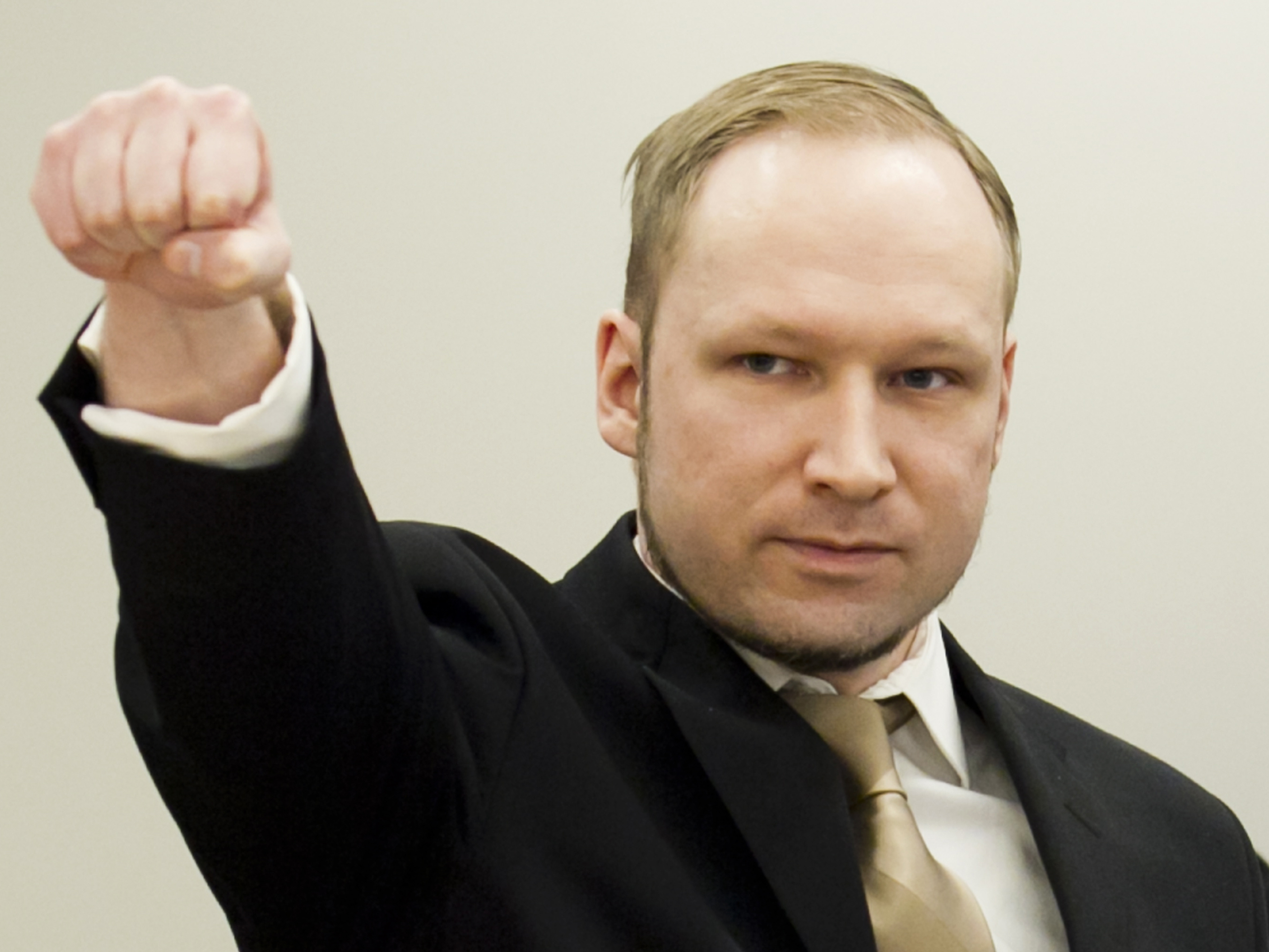 Samtidigt menar Esbati att Breiviks budskap får för stort utrymme i medierna.