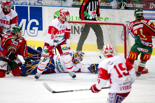 Trots att Frölunda tog ledningen slutade det med en seger för Timrå. Jumbon vann med 5-2 i Scandinavium. Trots att Frölunda tog ledningen slutade det med en seger för Timrå. Jumbon vann med 5-2 i Scandinavium.