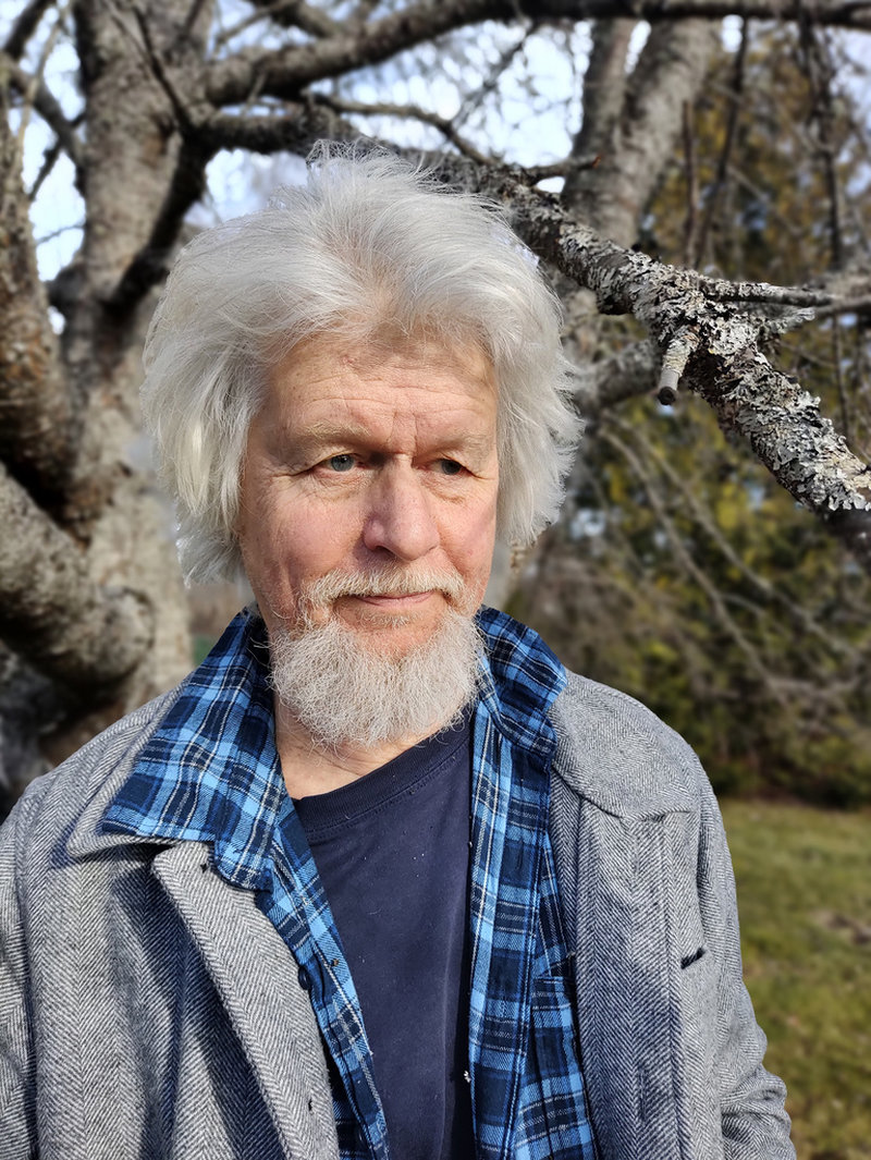 'Jag tyckte att jag i stjärnorna på himlen kunde utläsa en sorts nick – att jag var tillåten att skriva den här boken om honom' säger Lars Andersson som skrivit en omfattande biografi om Göran Tunström.