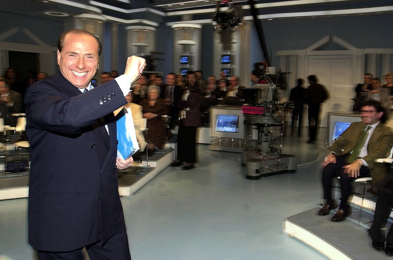 Silvio Berlusconi i ett politikprogram i italiensk tv under valrörelsen 2001.