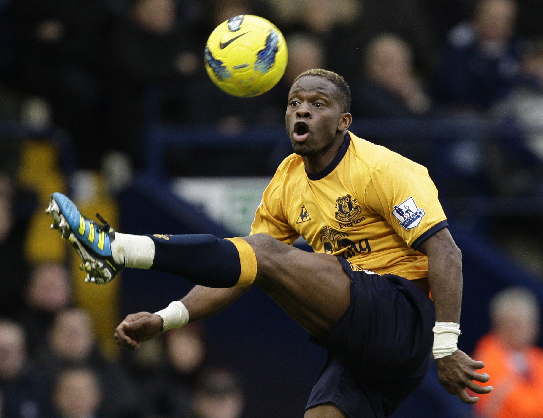 Samtidigt anländer Louis Saha till Tottenham på lån. Samtidigt anländer Louis Saha till Tottenham på lån.