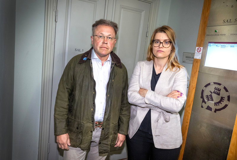 Hans-Erik Sjöholm och Alexandra Loyd, jurist vid Centrum för rättvisa, i Svea hovrätt på onsdagen.