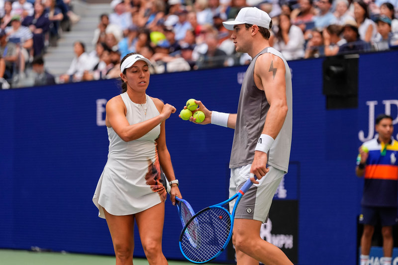 "Lite av ett uppvisningsformat", sade Jack Draper om den nya mixedklassen i US Open där han och Jessica Pegula är framme i semifinal.