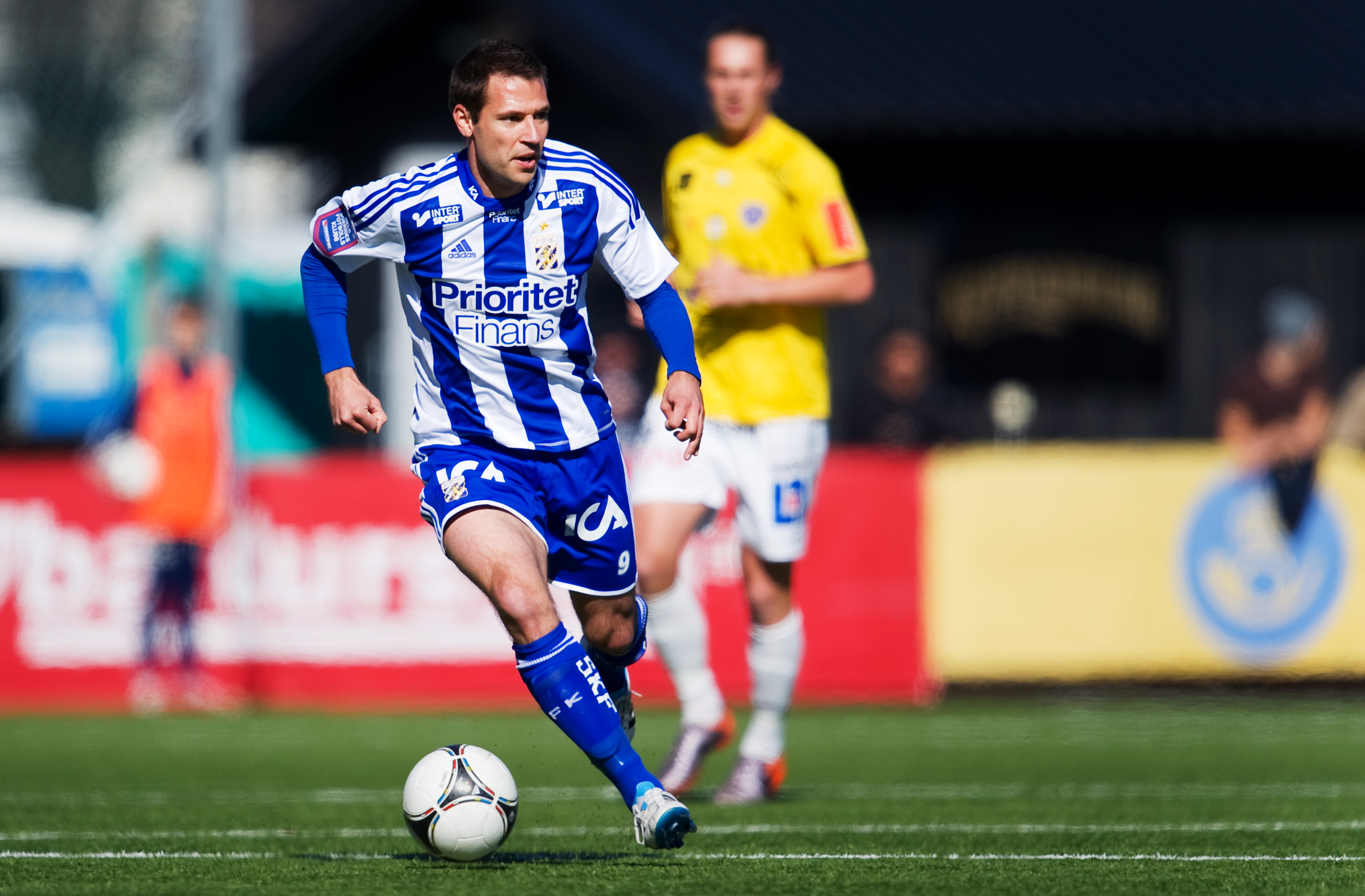 9. Stefan Selakovic, högermittfältare. Betyg: 4/5. Anfallare som skolats om till ytter som trots skador gjorde imponerade sju mål förra säsongen. Kommer få kämpa för att behålla en ordinarie plats med Daniel Sobralense som främste konkurrent. 9. Stefan Selakovic, högermittfältare. Betyg: 4/5. Anfallare som skolats om till ytter som trots skador gjorde imponerade sju mål förra säsongen. Kommer få kämpa för att behålla en ordinarie plats med Daniel Sobralense som främste konkurrent.