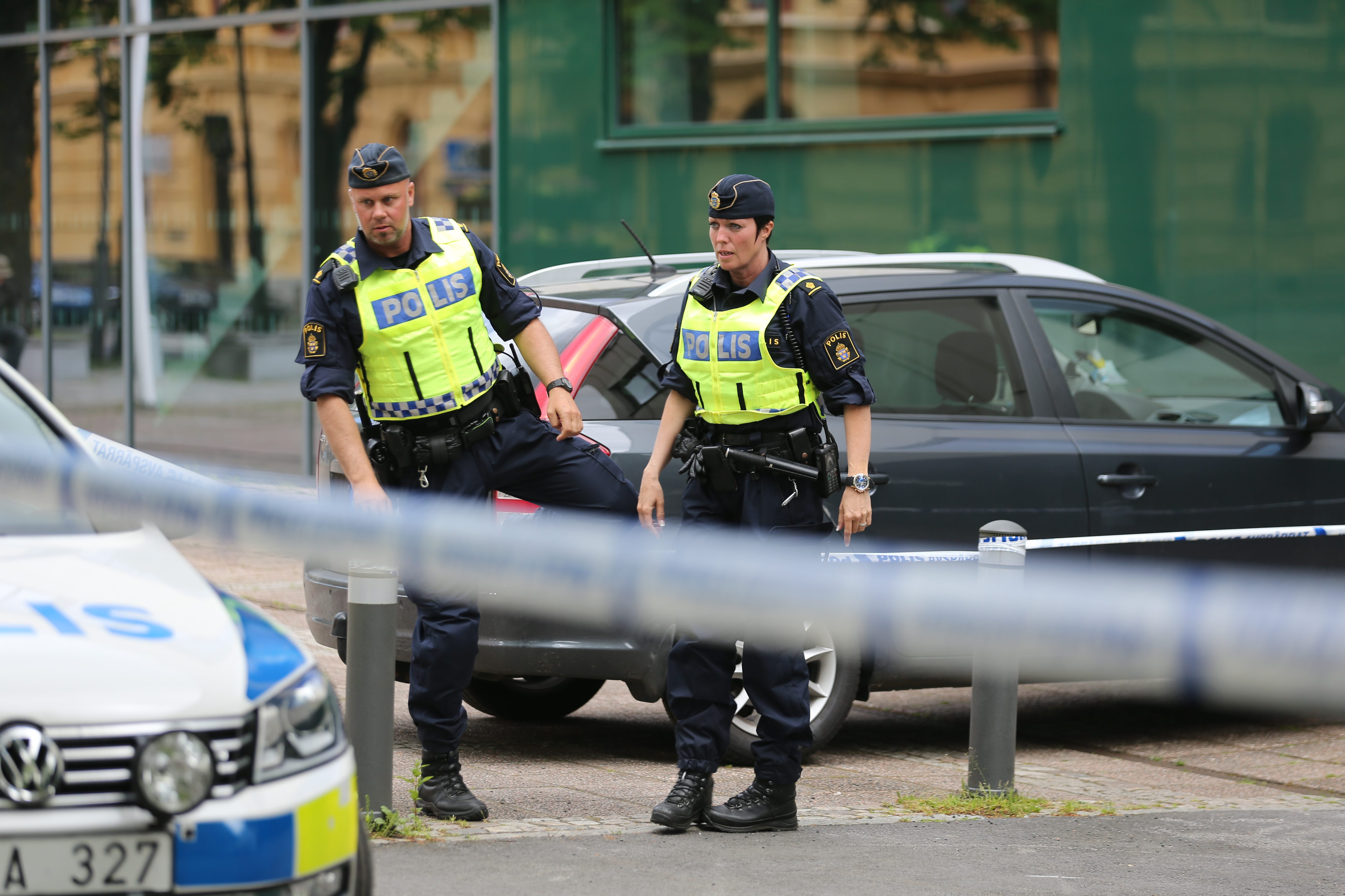 "Den tekniska bevisningen har varit central för hovrättens bedömning. Ett stort antal dna-spår från den åtalade mannen har återfunnits på Lisa Holms kläder. Detta trots att 35-åringen förklarat att han aldrig har träffat flickan", säger hovrättslagmannen Linda Hallstedt i ett pressmeddelande. "Den tekniska bevisningen har varit central för hovrättens bedömning. Ett stort antal dna-spår från den åtalade mannen har återfunnits på Lisa Holms kläder. Detta trots att 35-åringen förklarat att han aldrig har träffat flickan", säger hovrättslagmannen Linda Hallstedt i ett pressmeddelande.