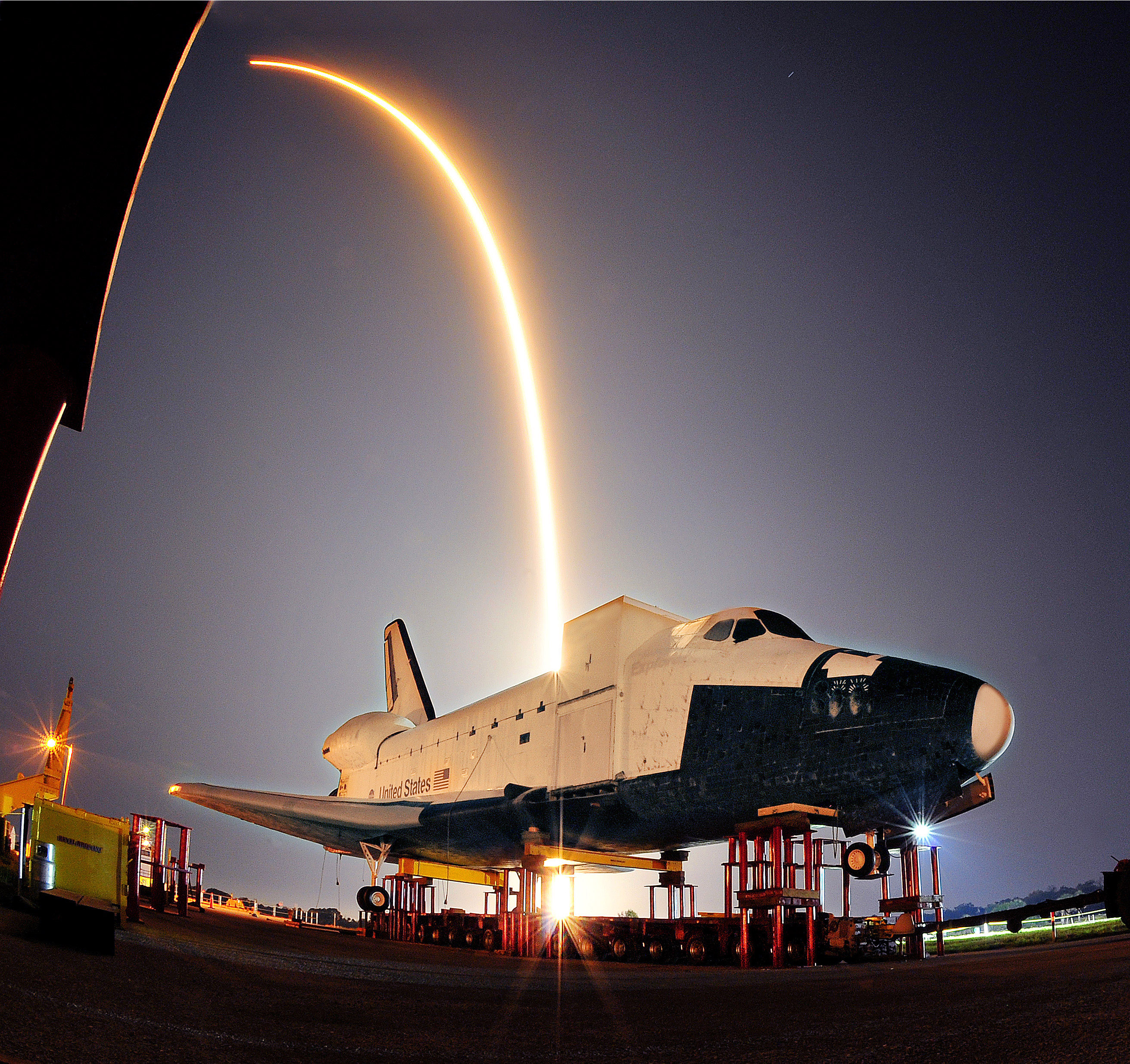 SpaceX siktar på att kunna ta amerikaner till rymden igen innan 2015.