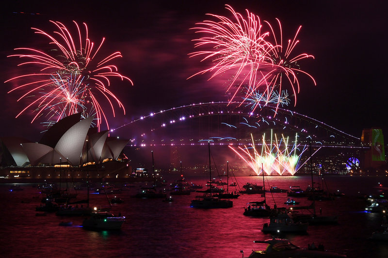 Traditionsenligt fyrverkeri i Sydney.